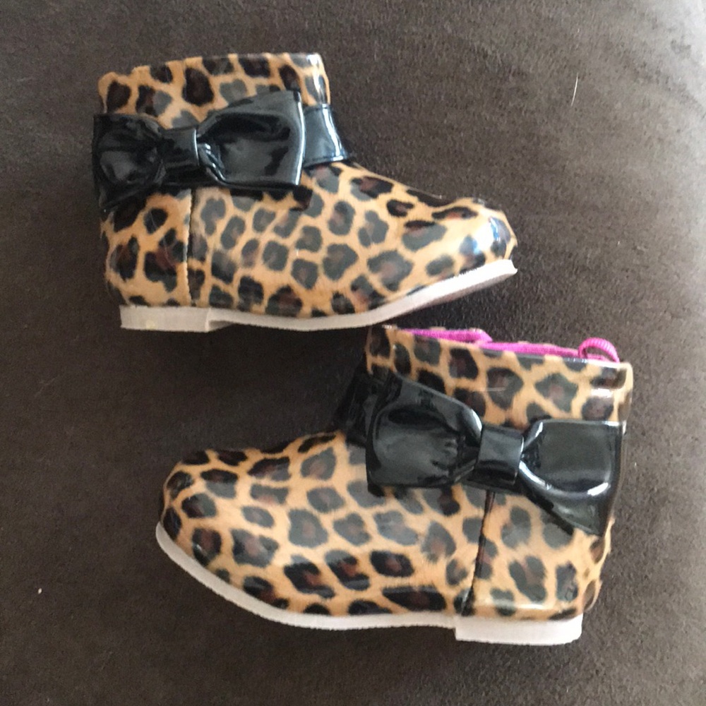 Size 5 leopard gently worn boots
